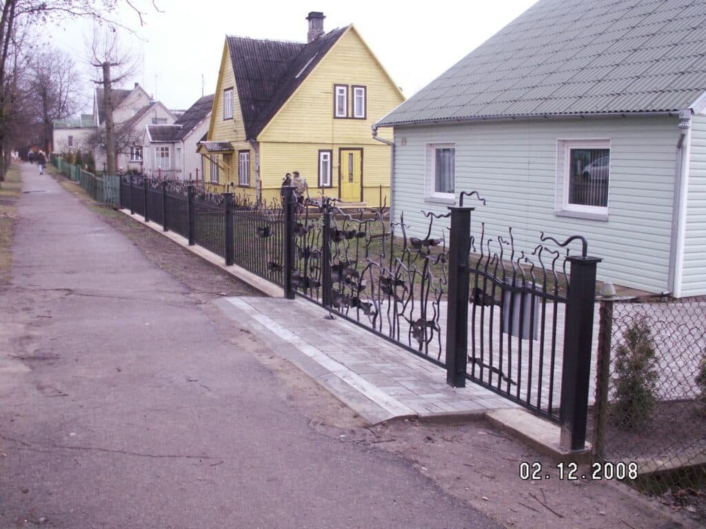 Tvoros