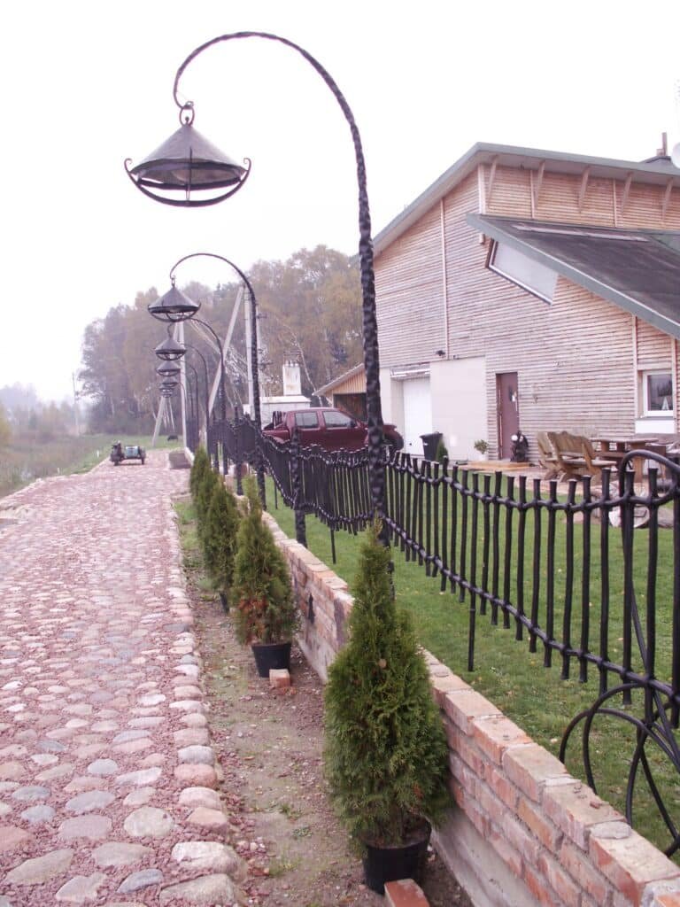 Tvoros